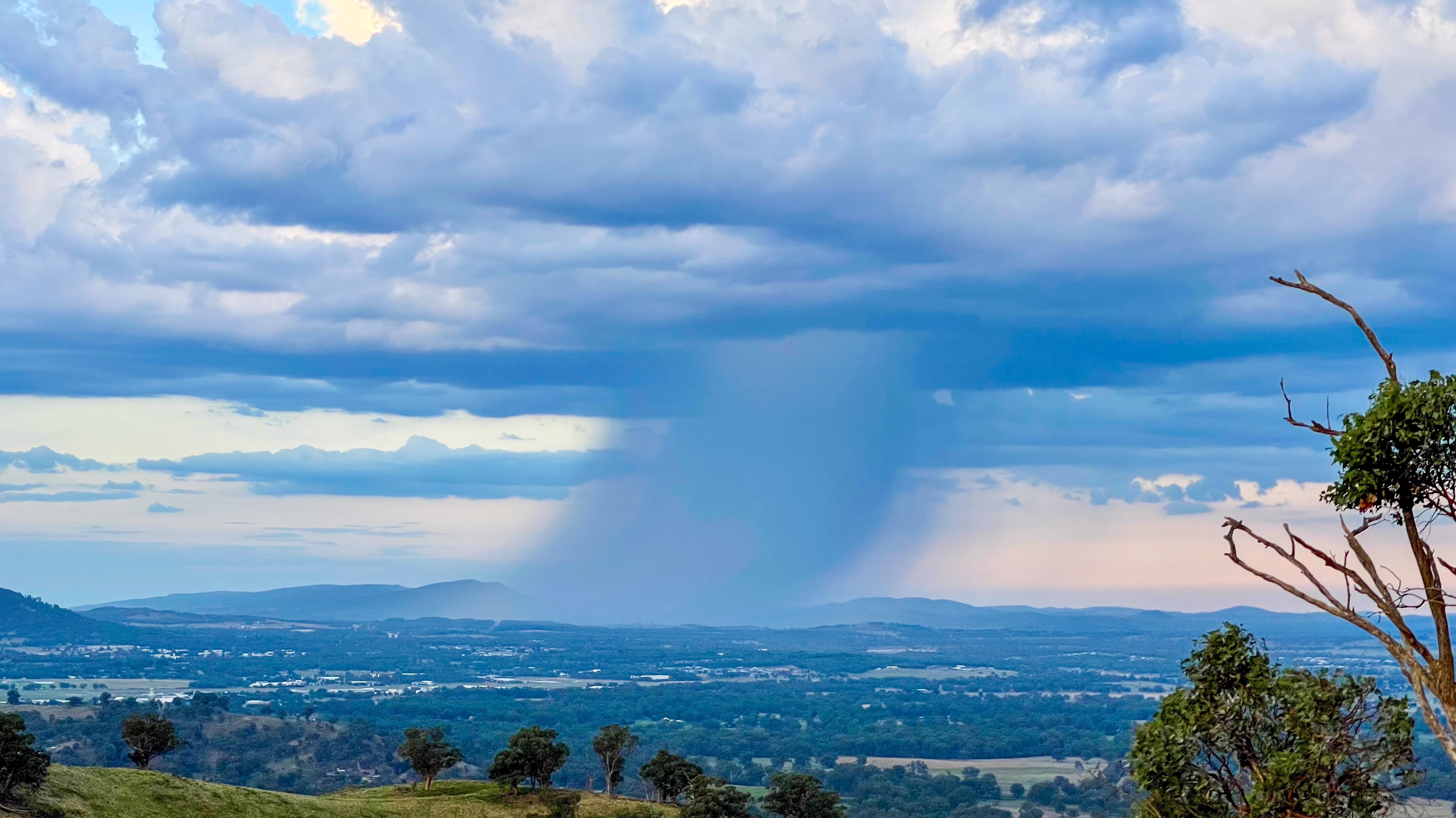 Heavy rain falling near Albury Wodonga in regional Australia